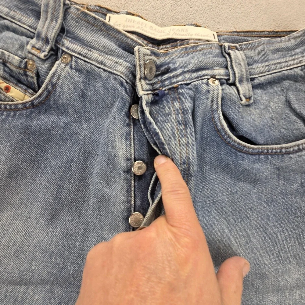 Vintage Diesel Jeans Mens 32x28‎ Blue Relaxed Tapered Button Fly Made In Italy